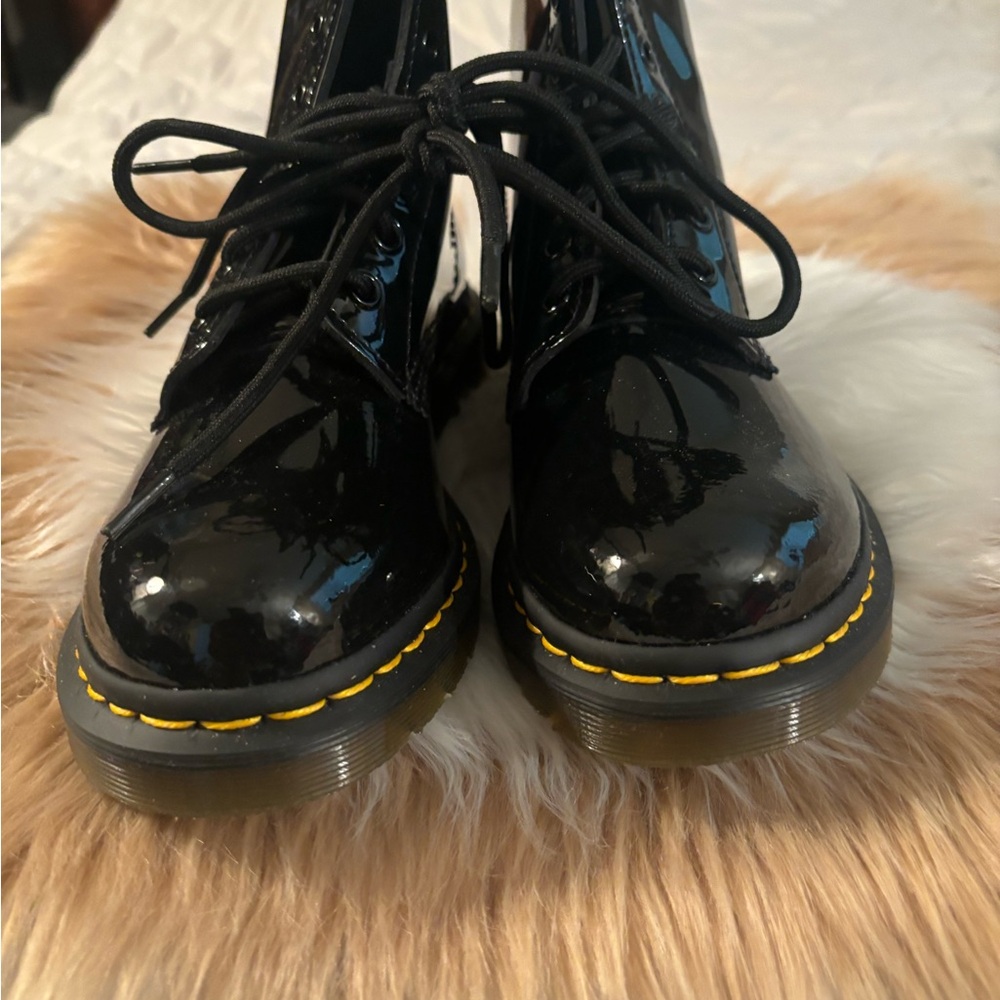 DR. MARTENS BLACK BOOTS. - Picture 2 of 5